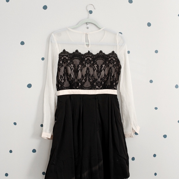 Black & Cream lace dress - Size Medium - Picture 6 of 8